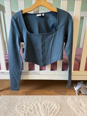 Aritzia Sunday Best Maverick Crop Top